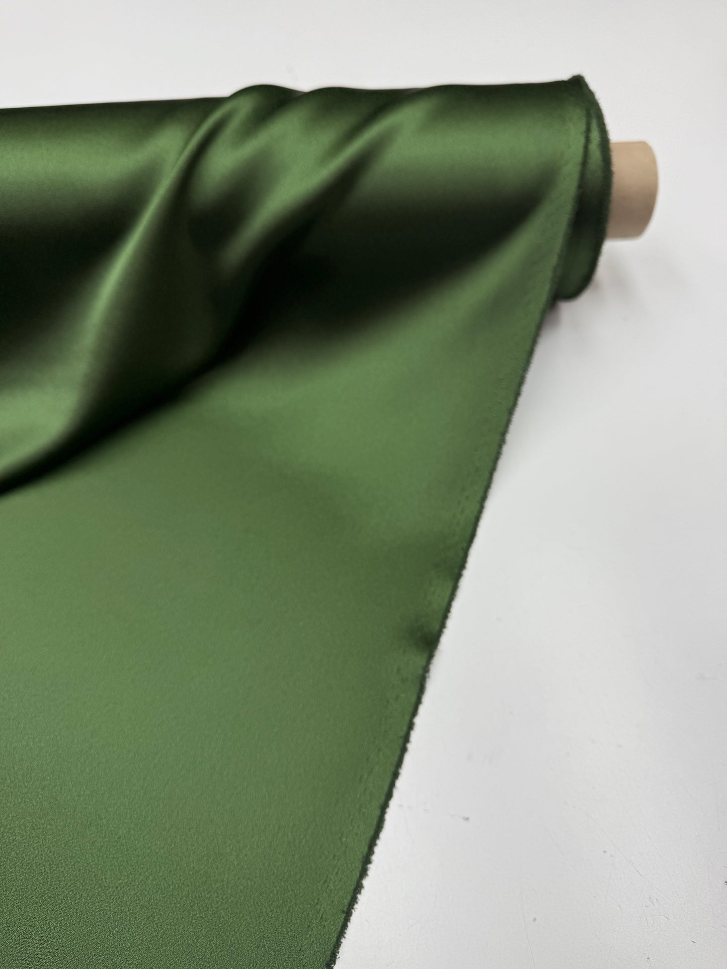 Crepe satijn Cady olijf groen