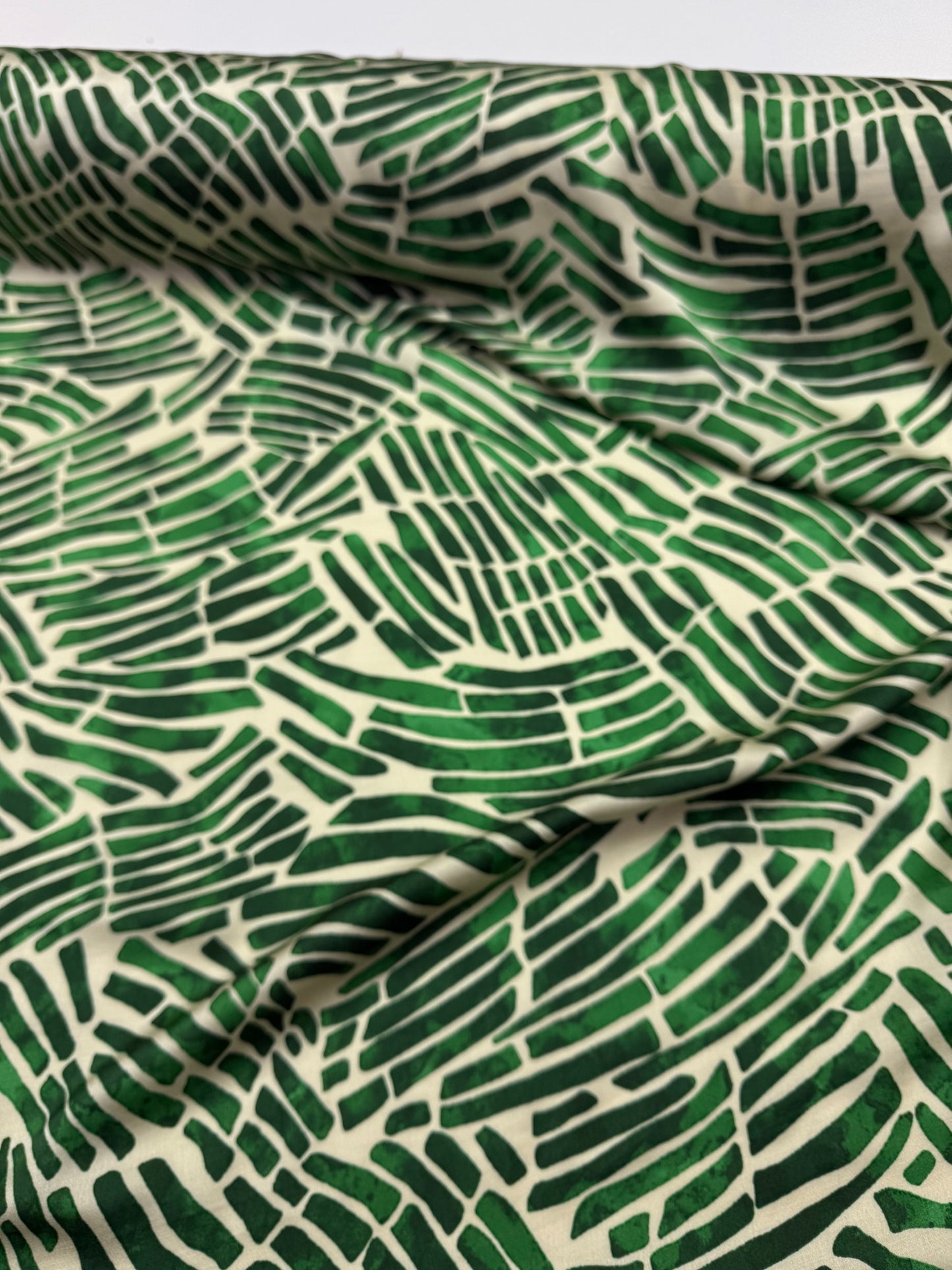 Viscose satijn abstract leaf.