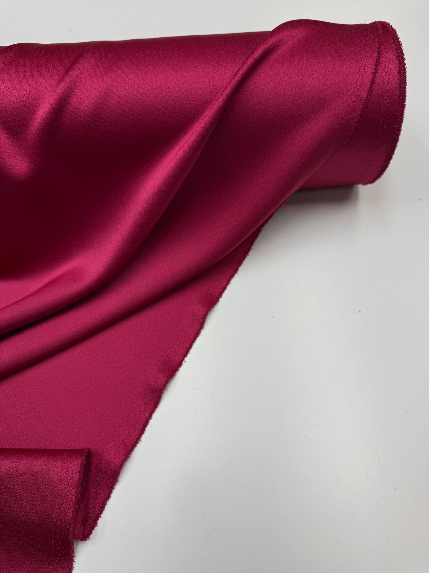 Crepe satijn Cady cerise rood.