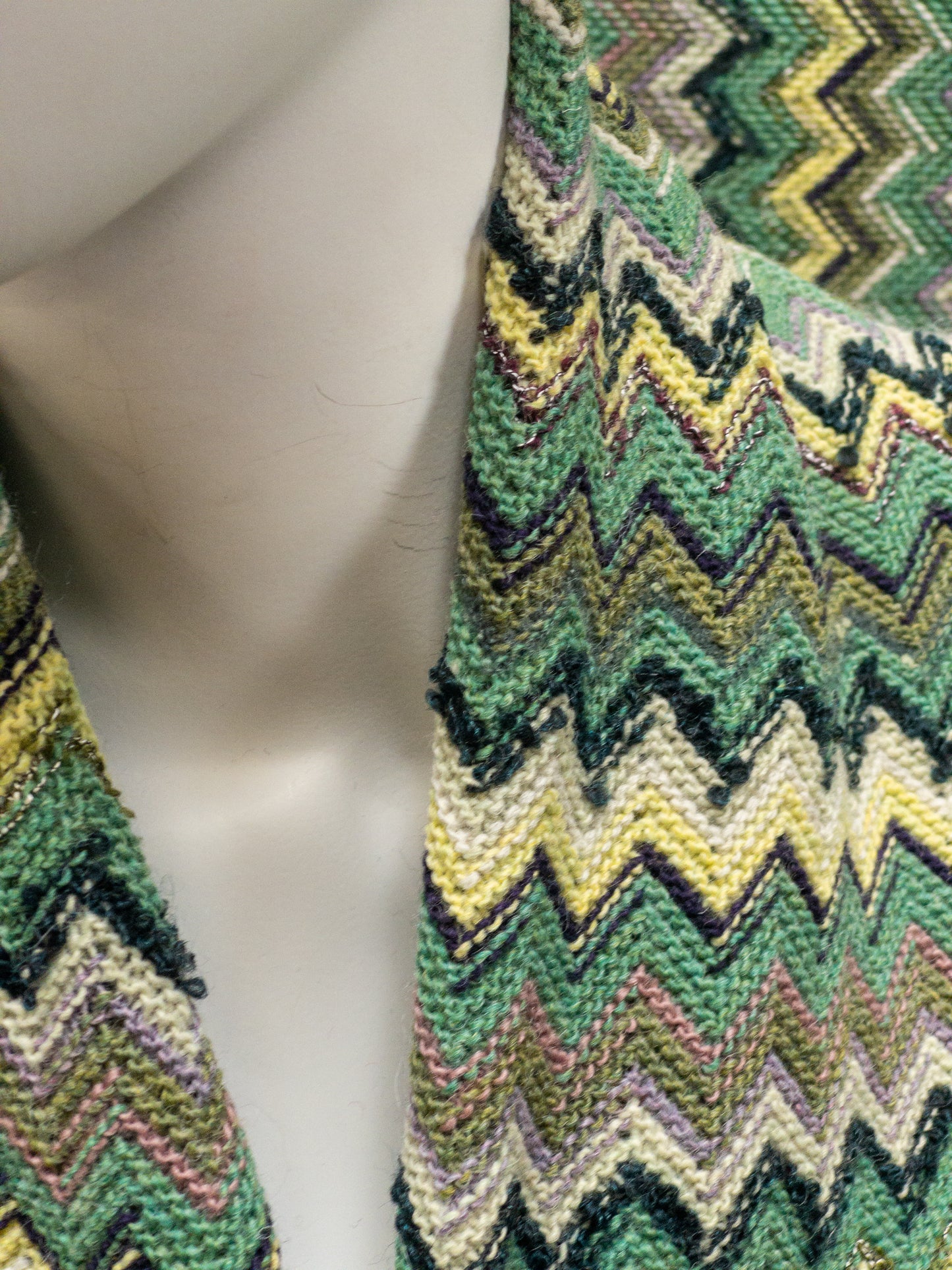 Green zigzag knitted wool