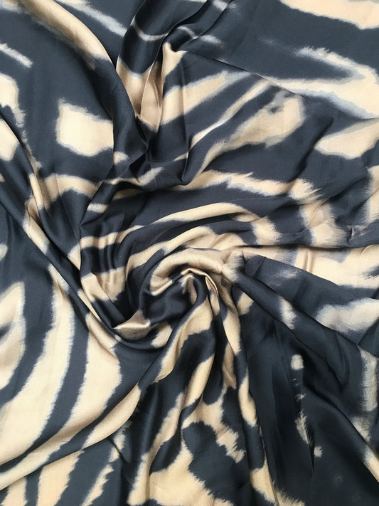 SS2024 viscose satijn met dierenprint bruin