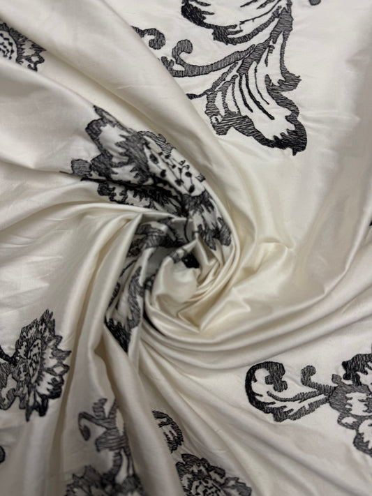 Silk Taffeta off-white with embroidery flowers
