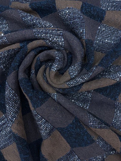 Geblokte wol blend Jaquard blauw tinten.