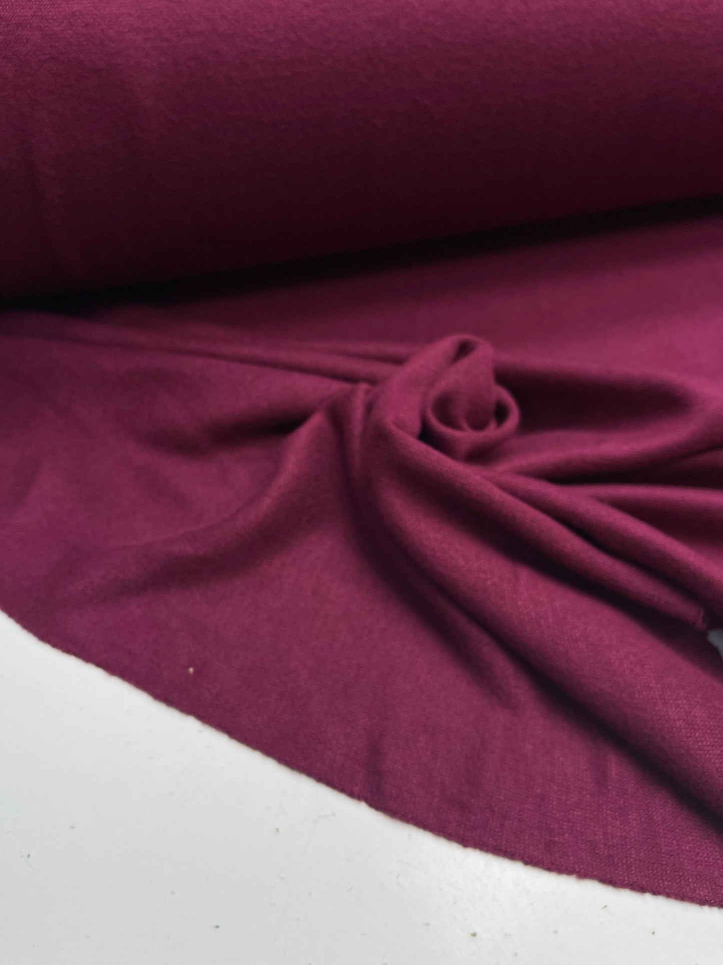 A/W 2024/2025 Breisel viscose blend medium dikte kleur aubergine wijn rood