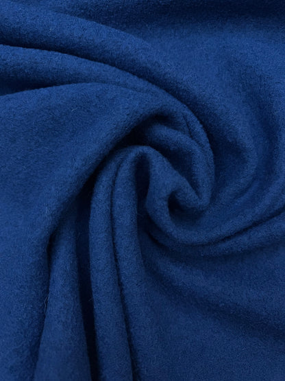 Gekookte wol helder blauw.