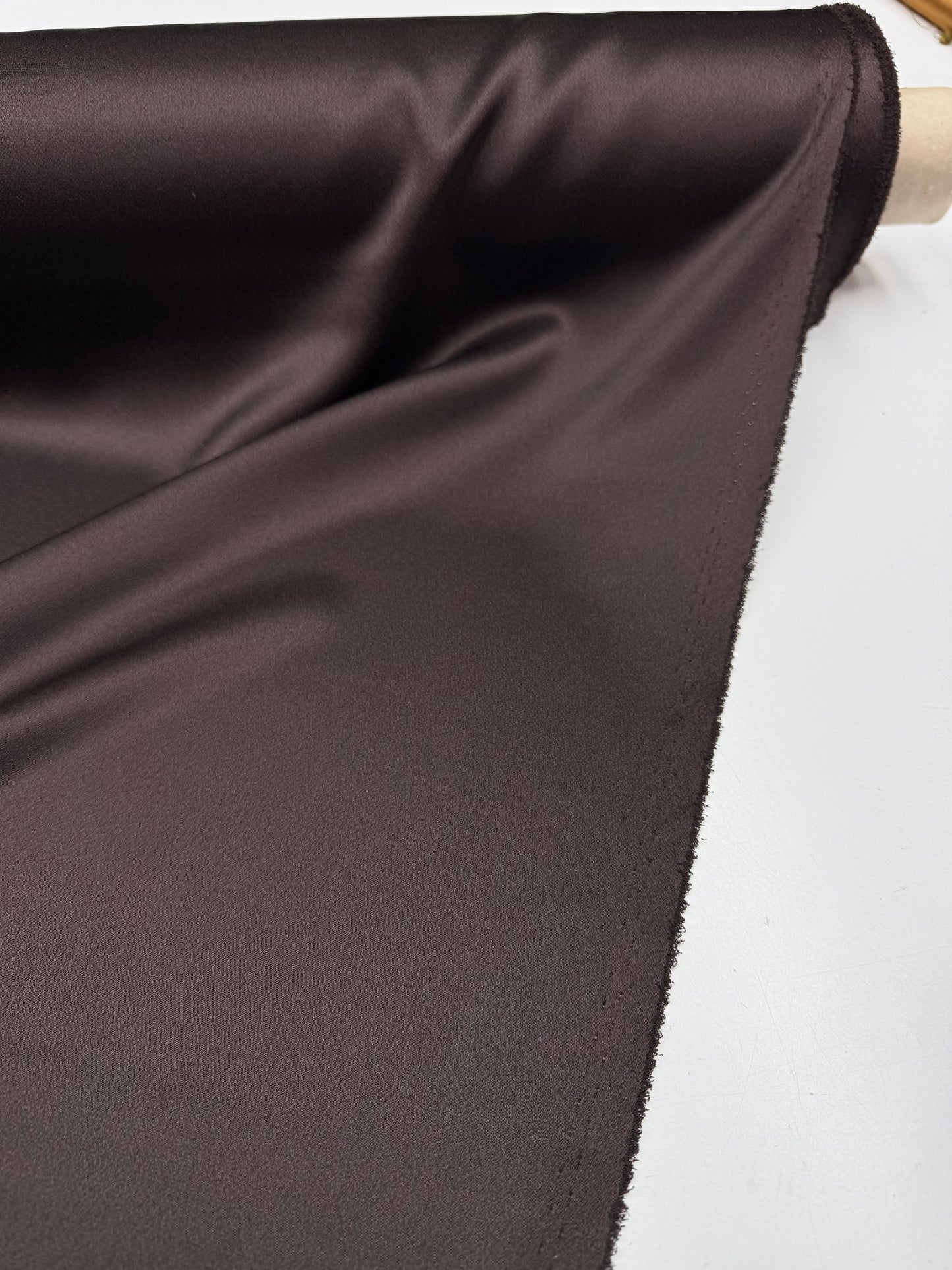 Crepe satijn Cady chocolade bruin