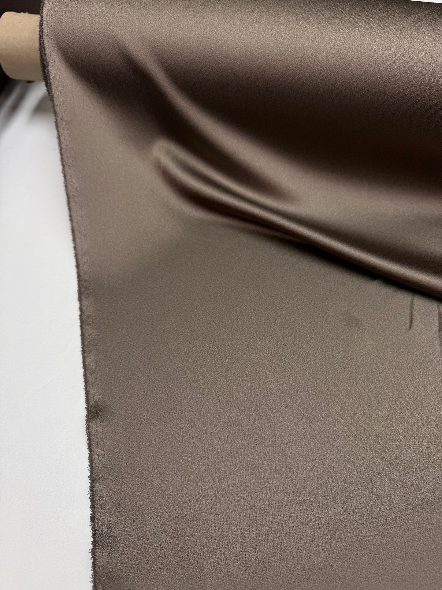 Crepe satijn Cady beige taupe