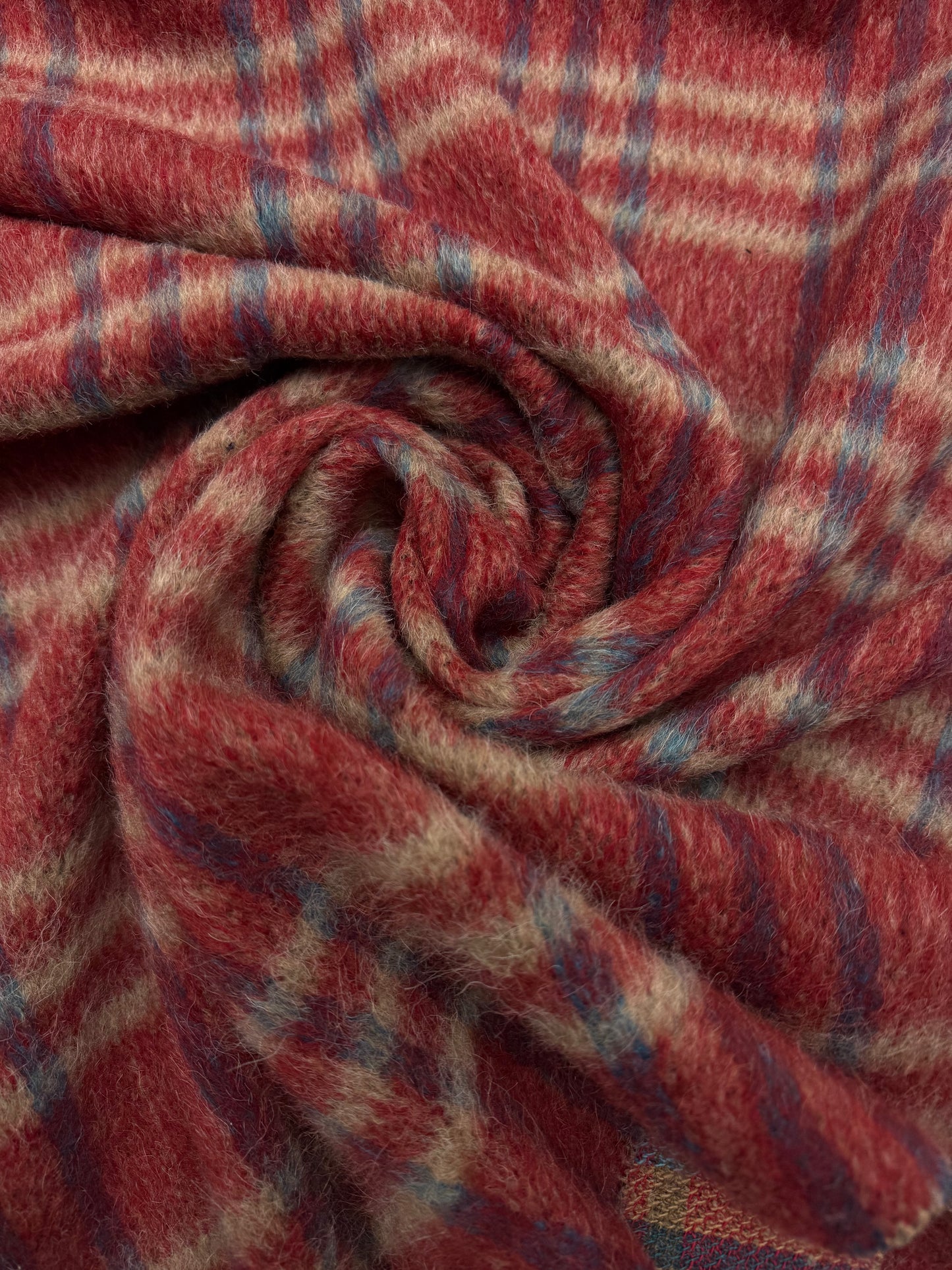 Wol mix furry ruit rood blauw.