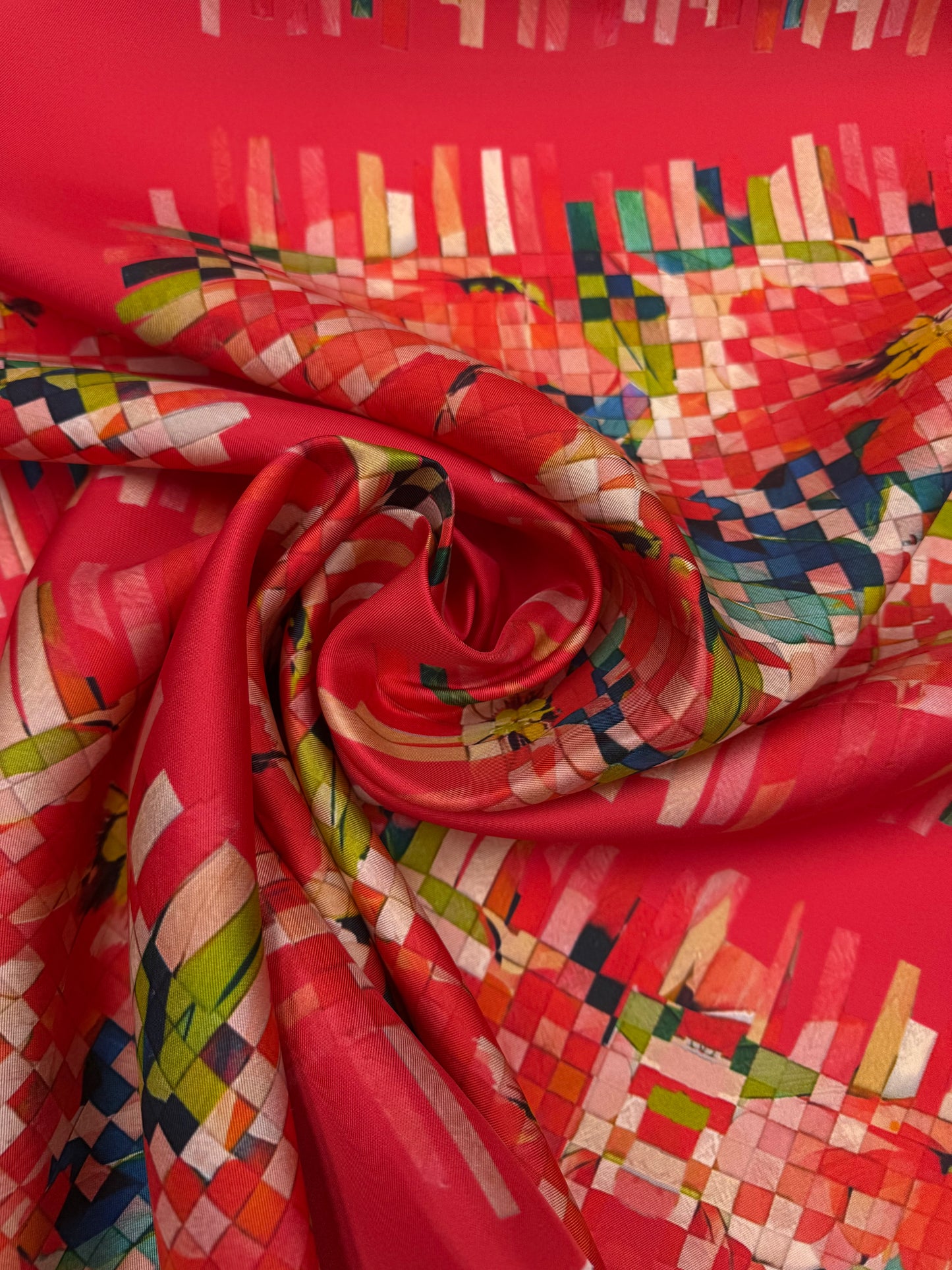 SS2026 Zijden twill met exclusief dessin matje koraal.