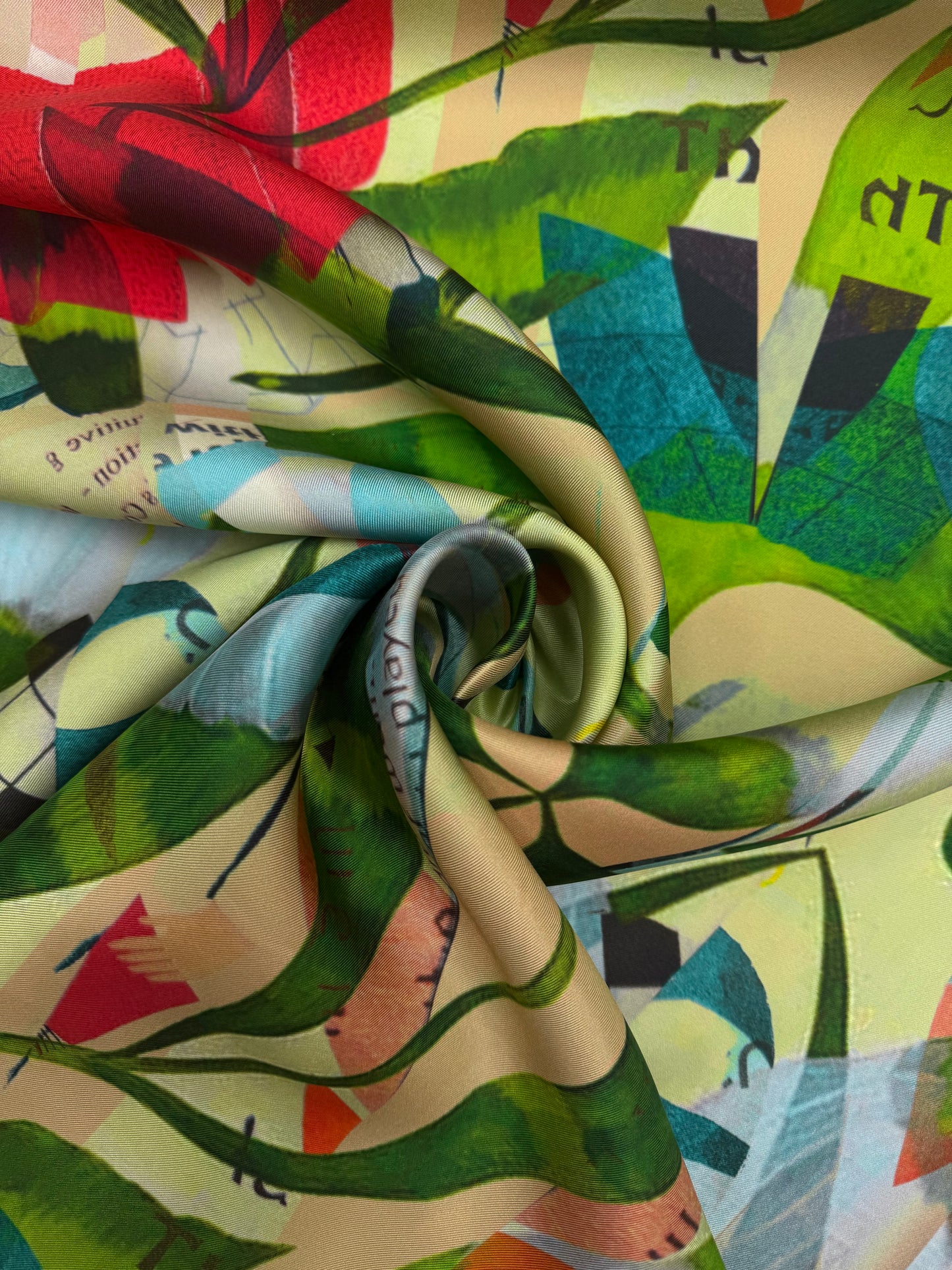 SS2026 Zijden twill met organic folded dessin