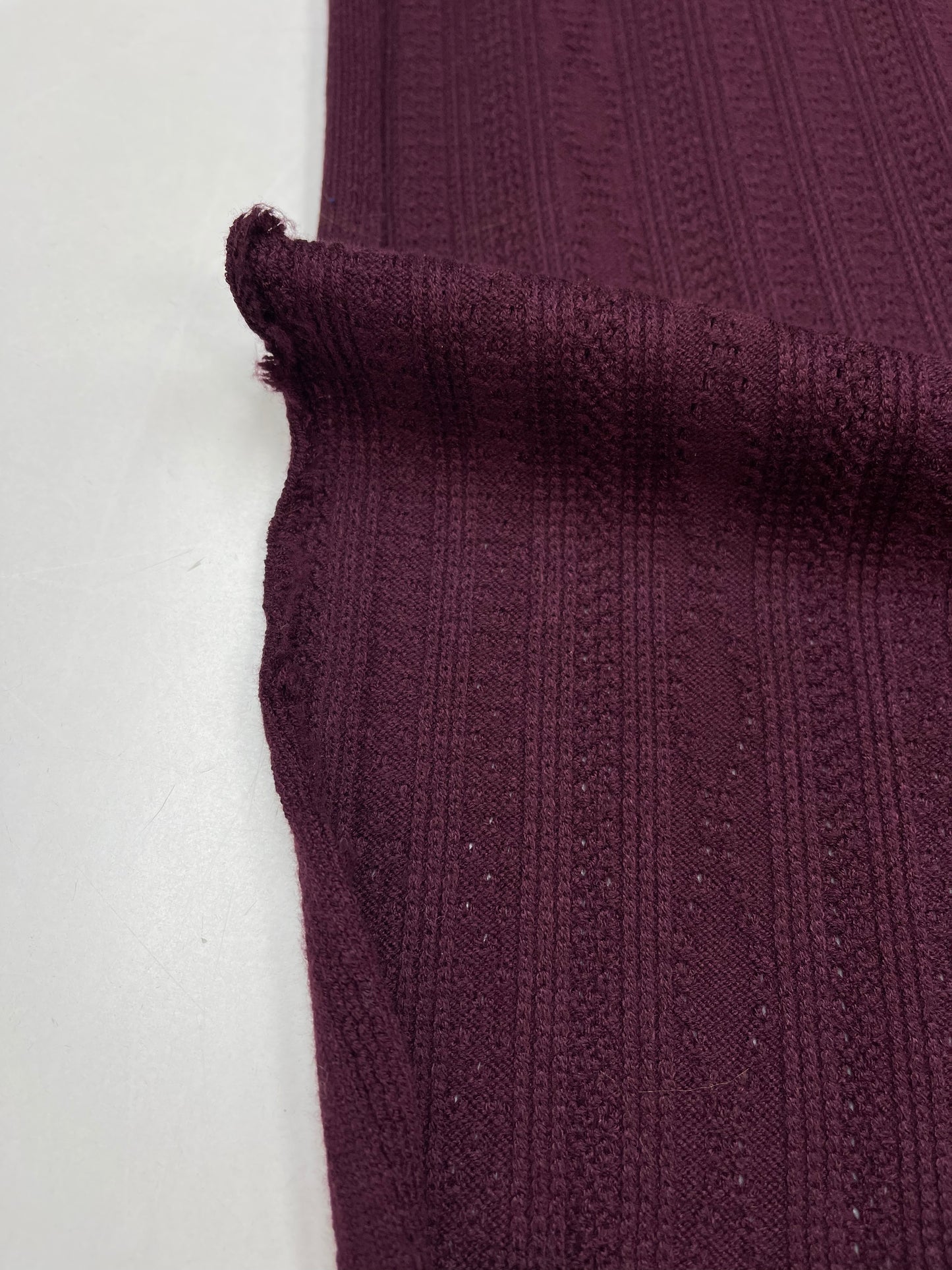 Gebreide ajour in aubergine visco