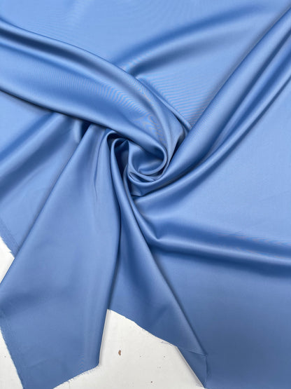 Satijnbinding viscose elastan lavendel blauw