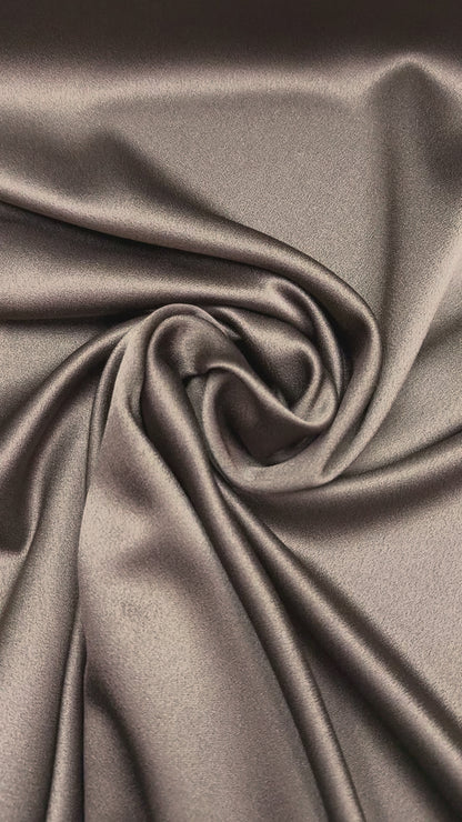 Crepe satijn Cady beige taupe