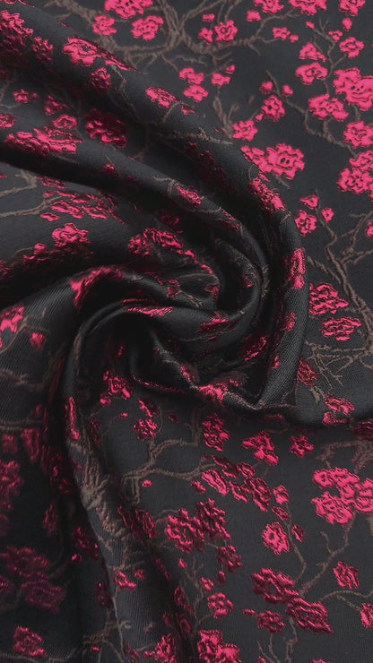 Jacquard zwart rood kleine bloem