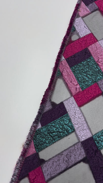 Jacquard grafisch semi transparent met lurex.