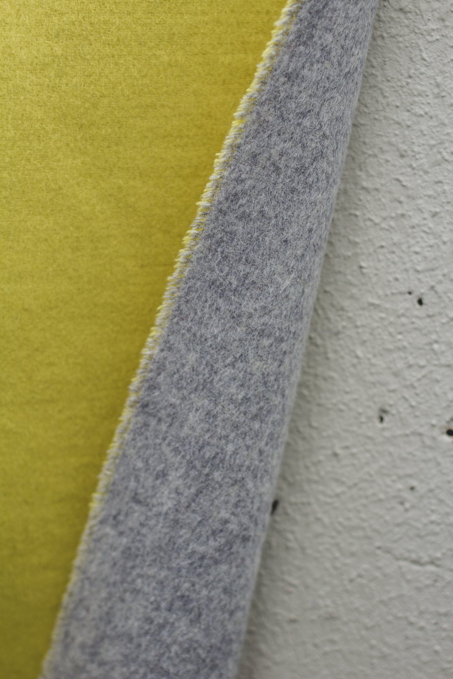 Cashmere double cloth yellow gray