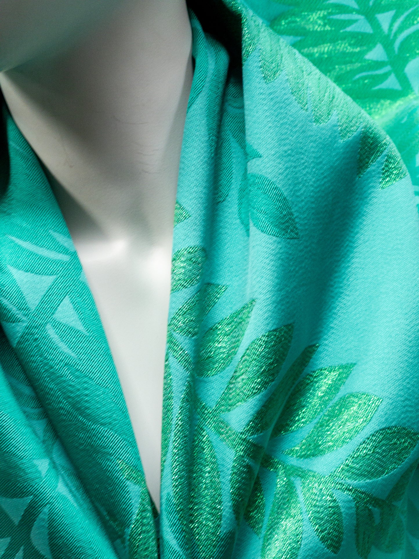 Jaquard lurex with green leaves
