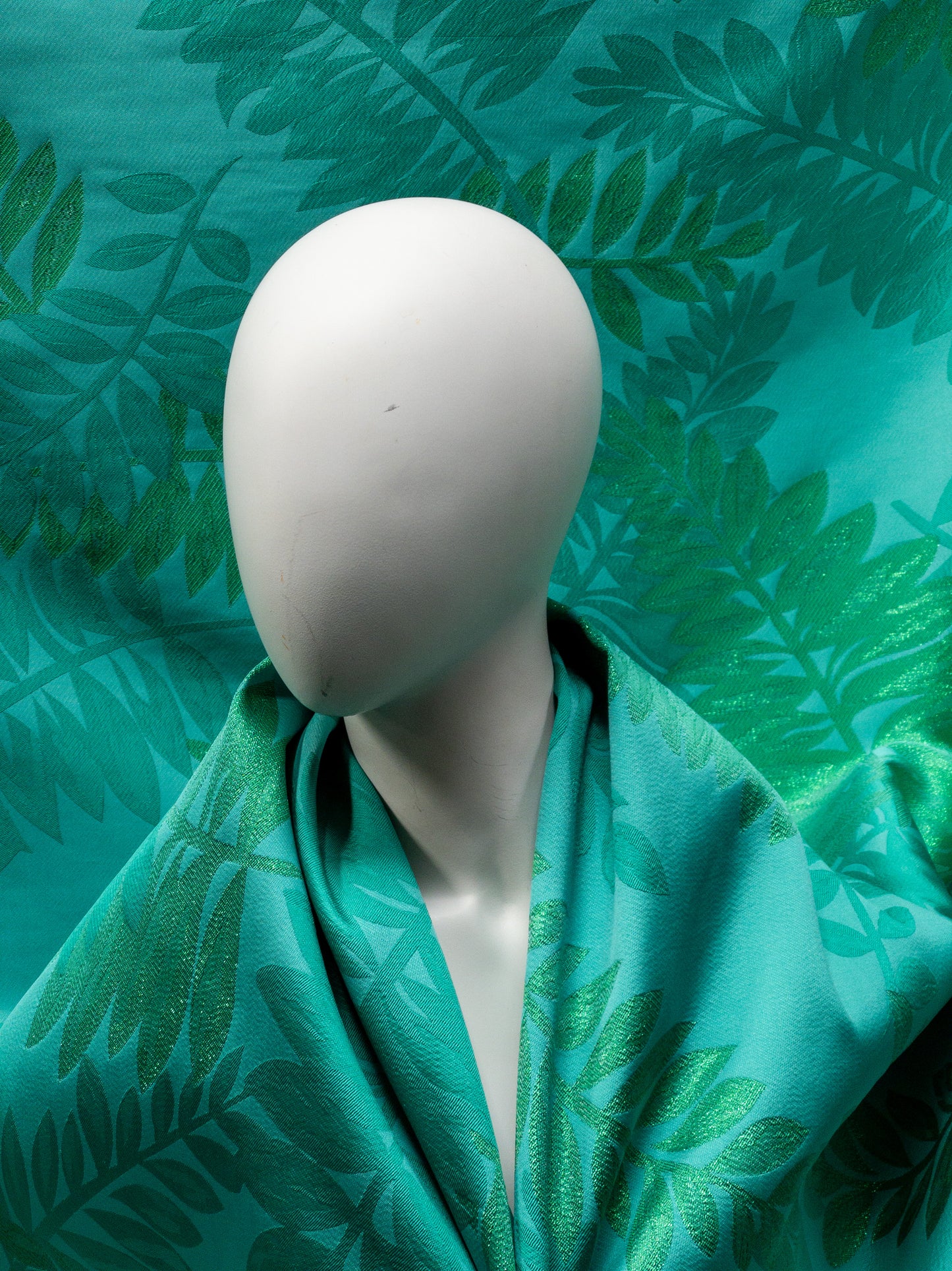 Jaquard lurex with green leaves